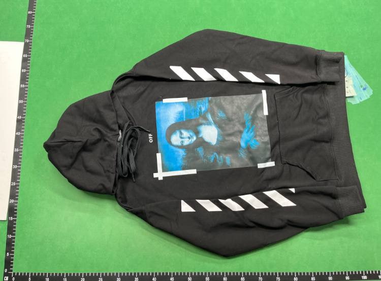 Off white hoodie (40 CP)